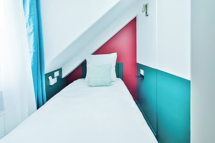 Room 43 of 270