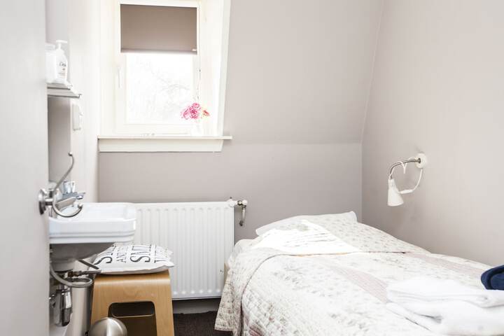 Room 4 of 64