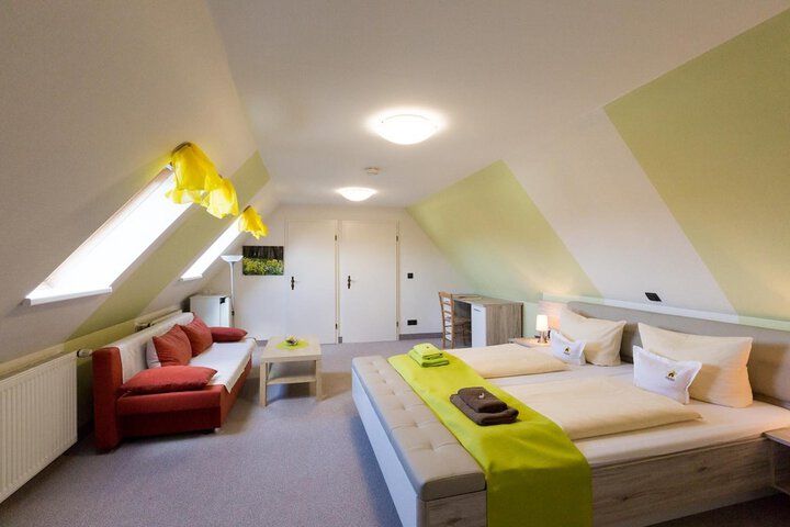 Room 12 of 48