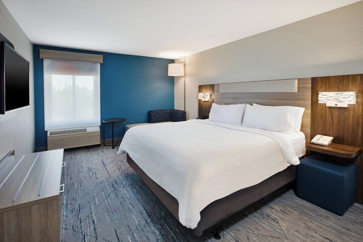 Room 6 of 24