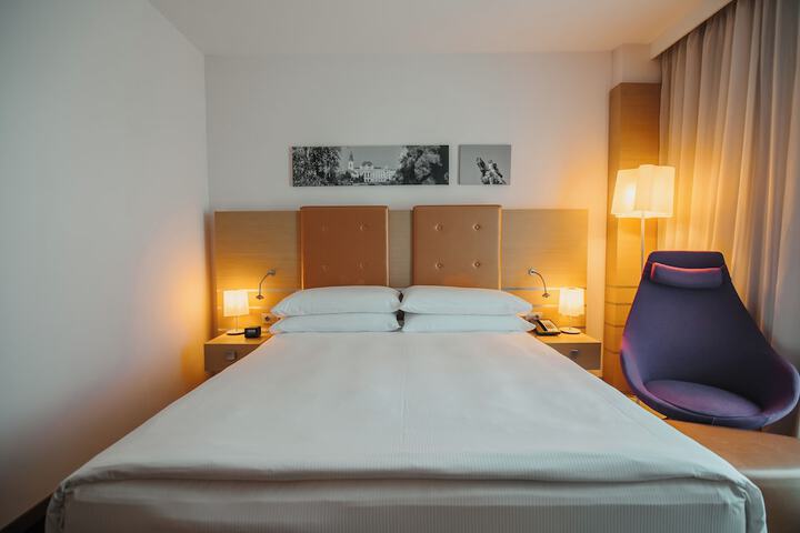 Room 20 of 94