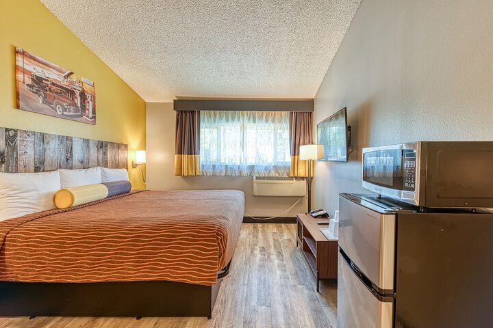 Room 17 of 28