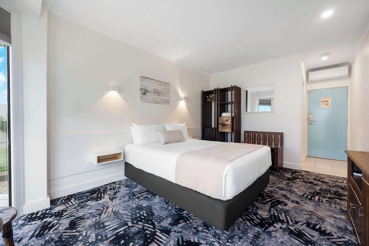 Room 27 of 68