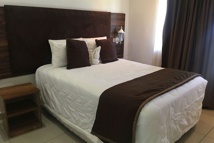 Room 5 of 14