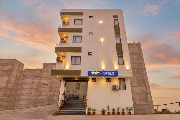 Fabhotel Avondale