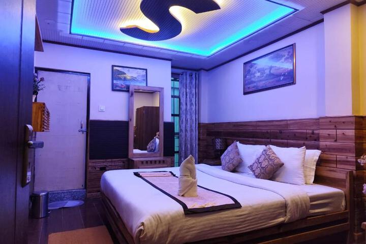 Pradhan Hotel Mirik Lake Side