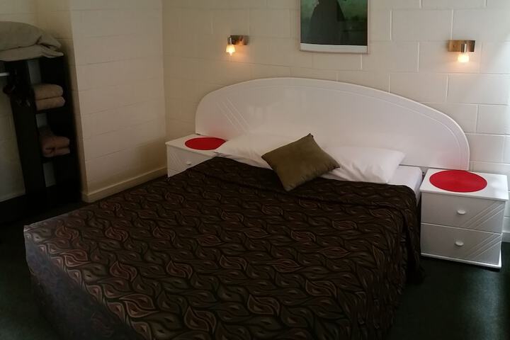 Room 9 of 23