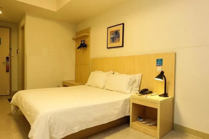 Room 3 of 25