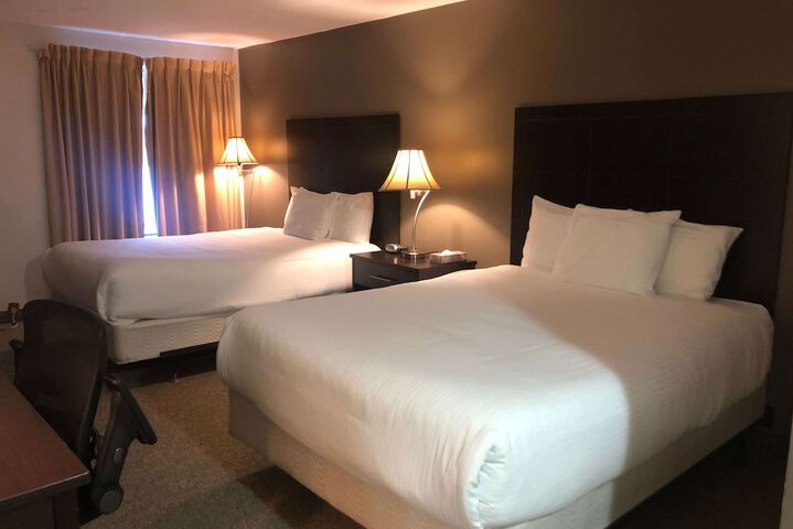 1 Queen Bed Mobility Accessible (1 of 14)