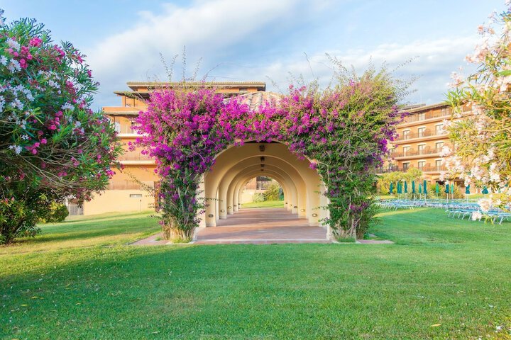 Hotel Exterior 53 of 61