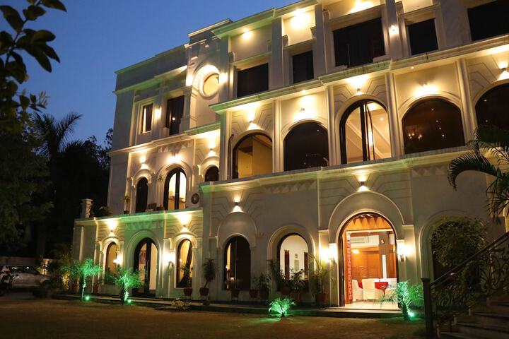 Hotel Entry