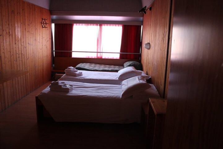 Room 5 of 47