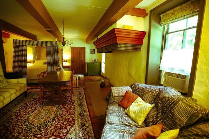 Room 2 of 28