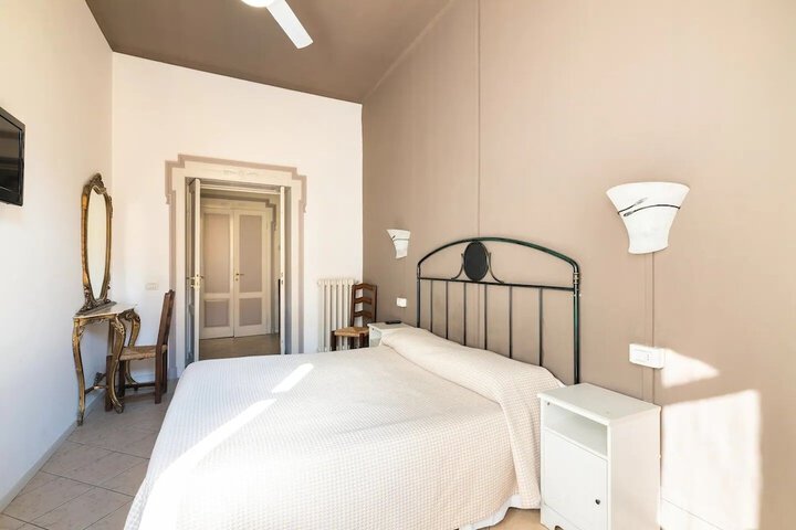 Room 10 of 47