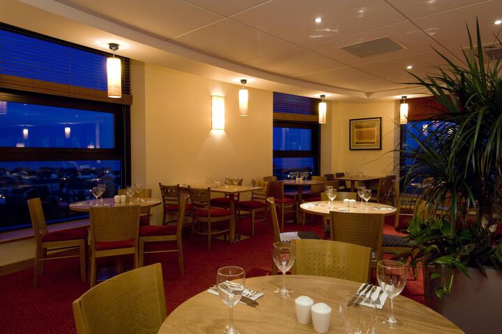 Dining 24 of 32