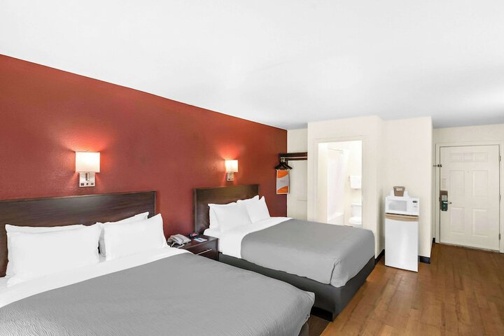 1 Queen Bed Accessible (6 of 6)