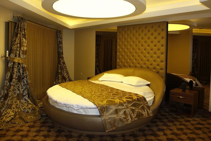 Room 12 of 48