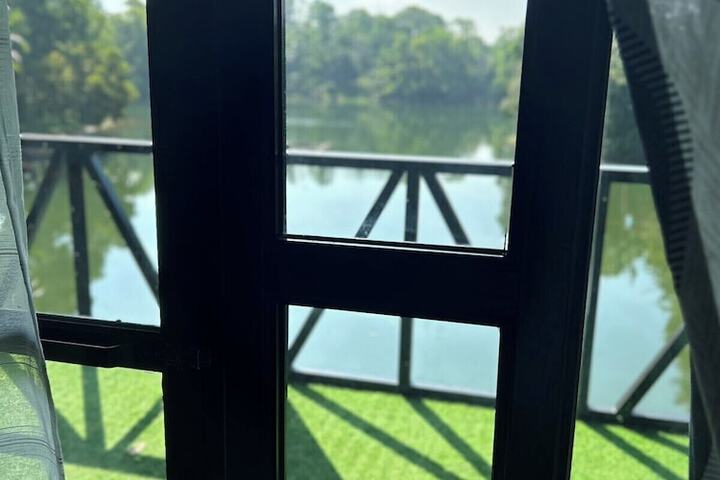 Room 15 of 37