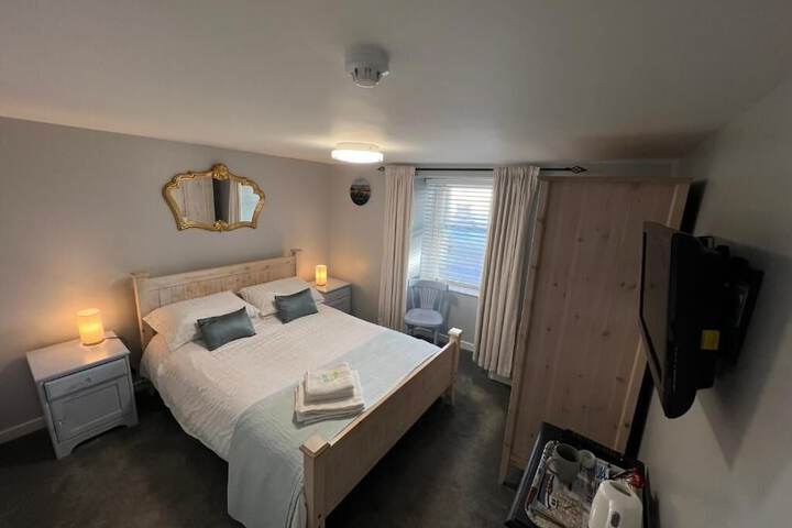 Room 2 of 17