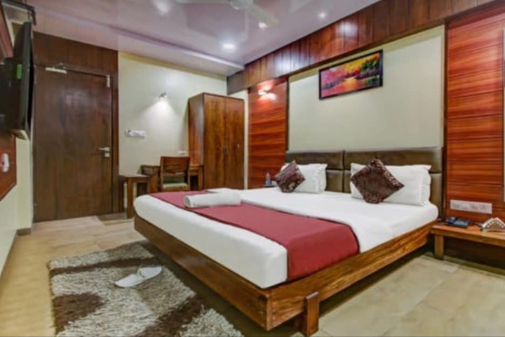Room 13 of 26