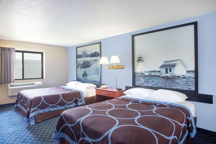 2 Double Beds (5 of 8)