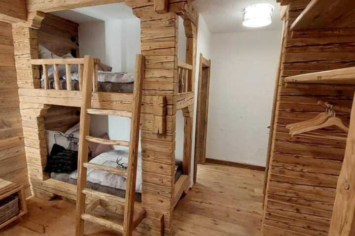 Room 3 of 37