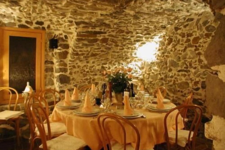 Dining 40 of 62