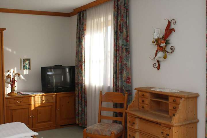 Room 7 of 34