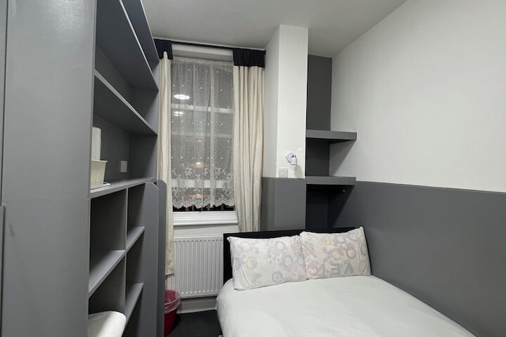 Room 83 of 127