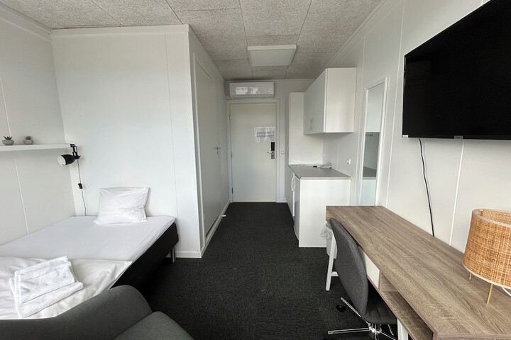 Room 9 of 36