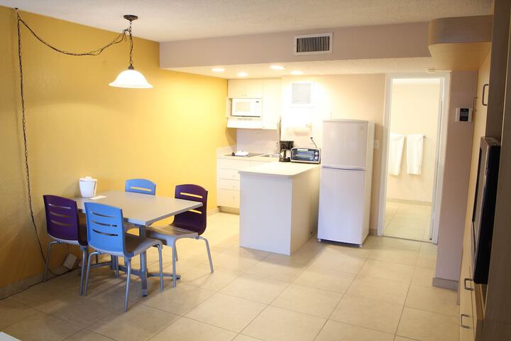 Room 4 of 16