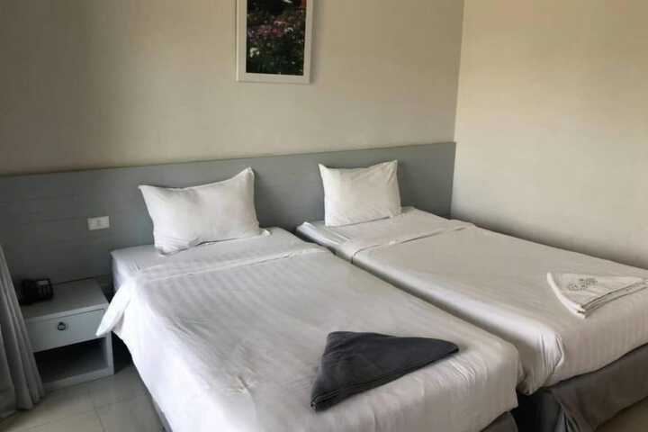 Room 12 of 25
