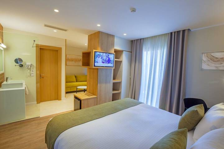 Room 9 of 26