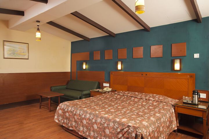Room 6 of 28