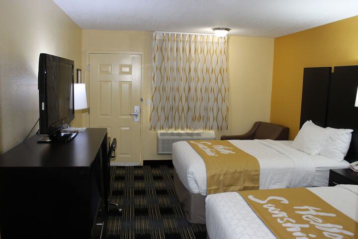 2 Double Beds (1 of 9)