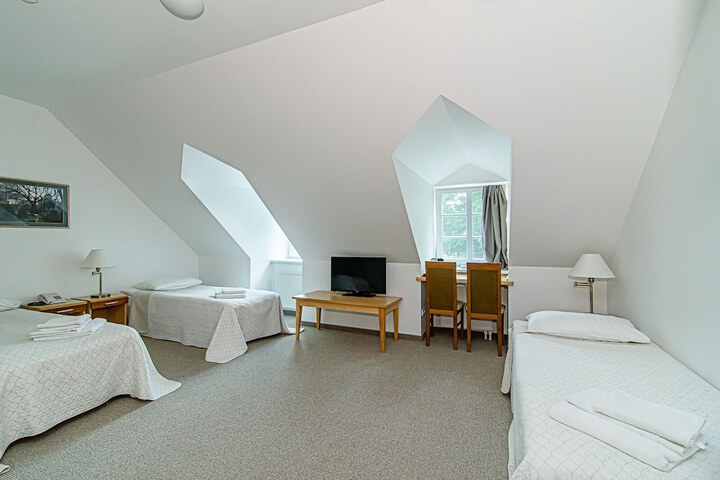 Room 16 of 74