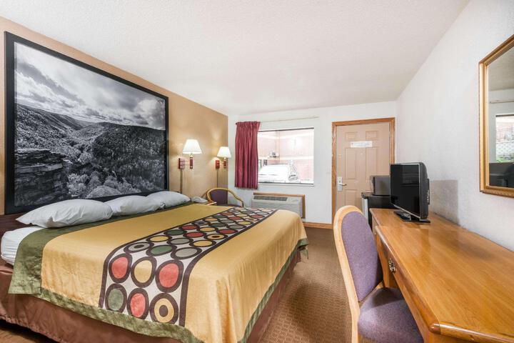 1 King Bed (9 of 9)