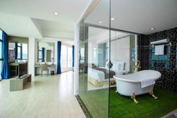 Room 32 of 64