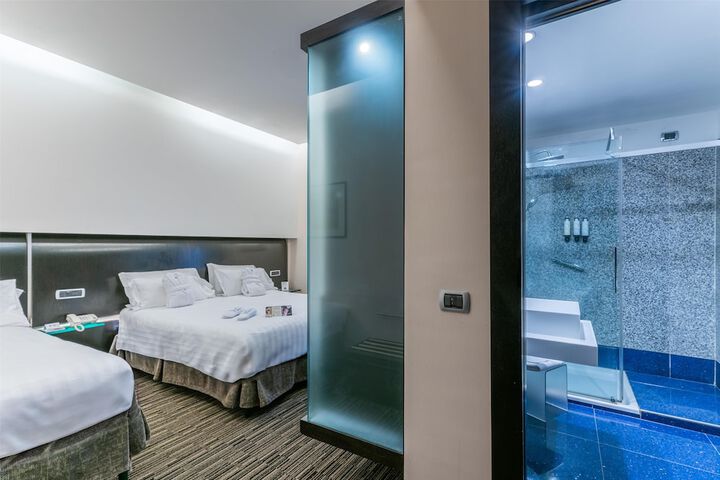 Room 34 of 74