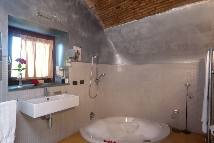 Room 28 of 94