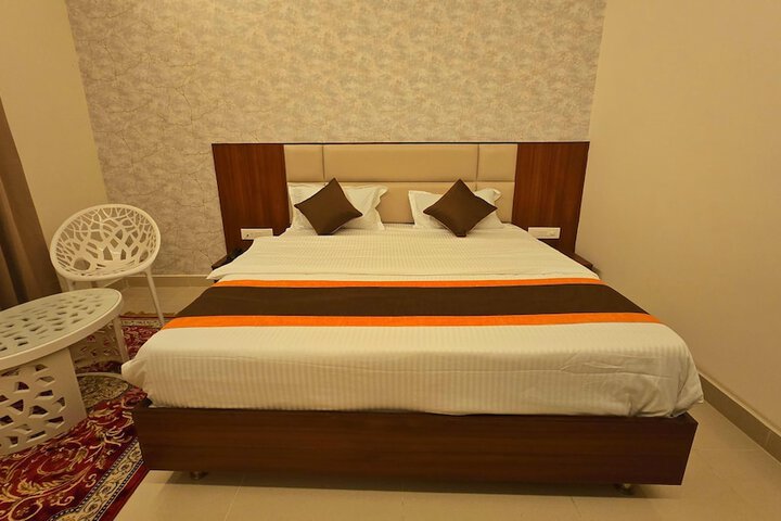 Room 4 of 24