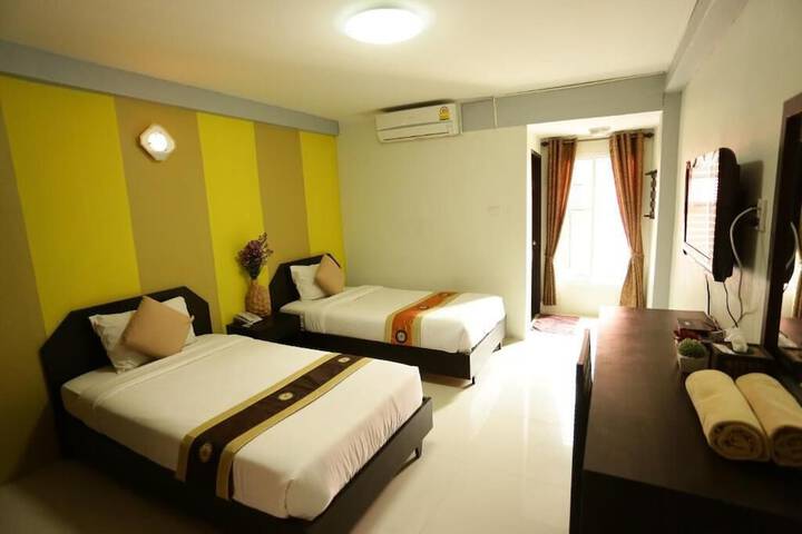 Room 32 of 67
