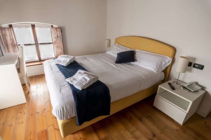 Room 9 of 34