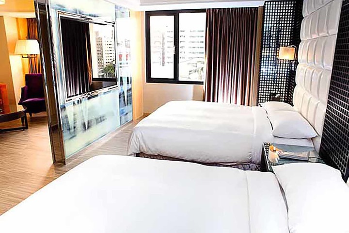 Room 9 of 18