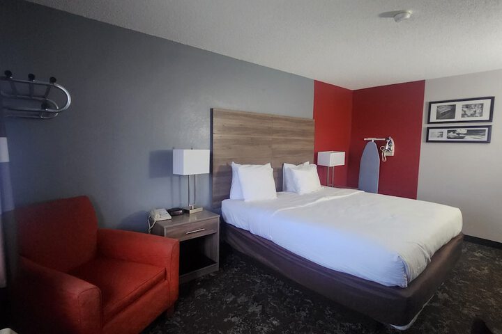 1 King Bed Premier Room (11 of 25)
