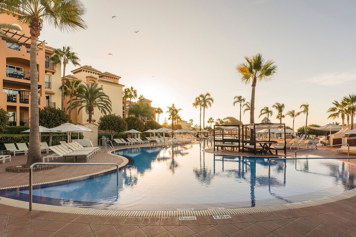 Hotel with Pool