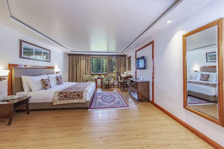 Room 11 of 27