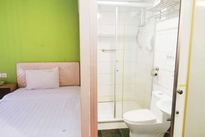Room 15 of 19
