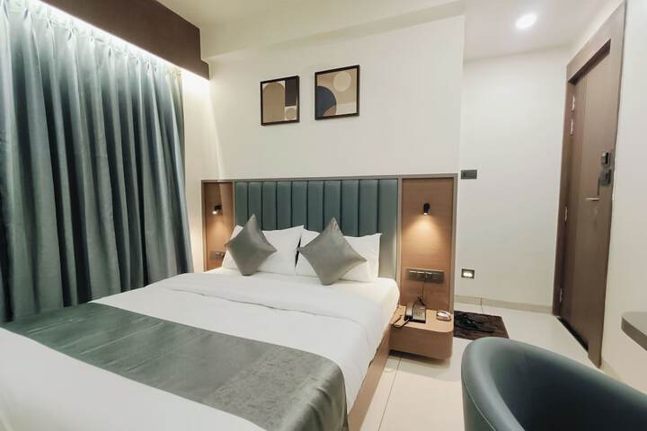 Room 30 of 76
