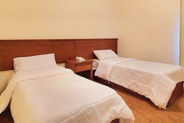 Room 11 of 27